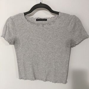 Brandy Melville Crop Top grey lettuce edge
